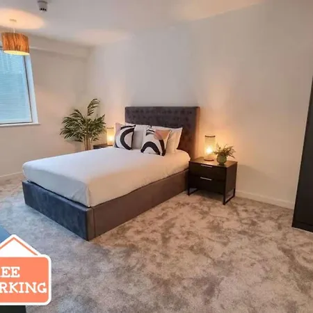 4 Bed Townhouse Piccadilly Free Parking-3